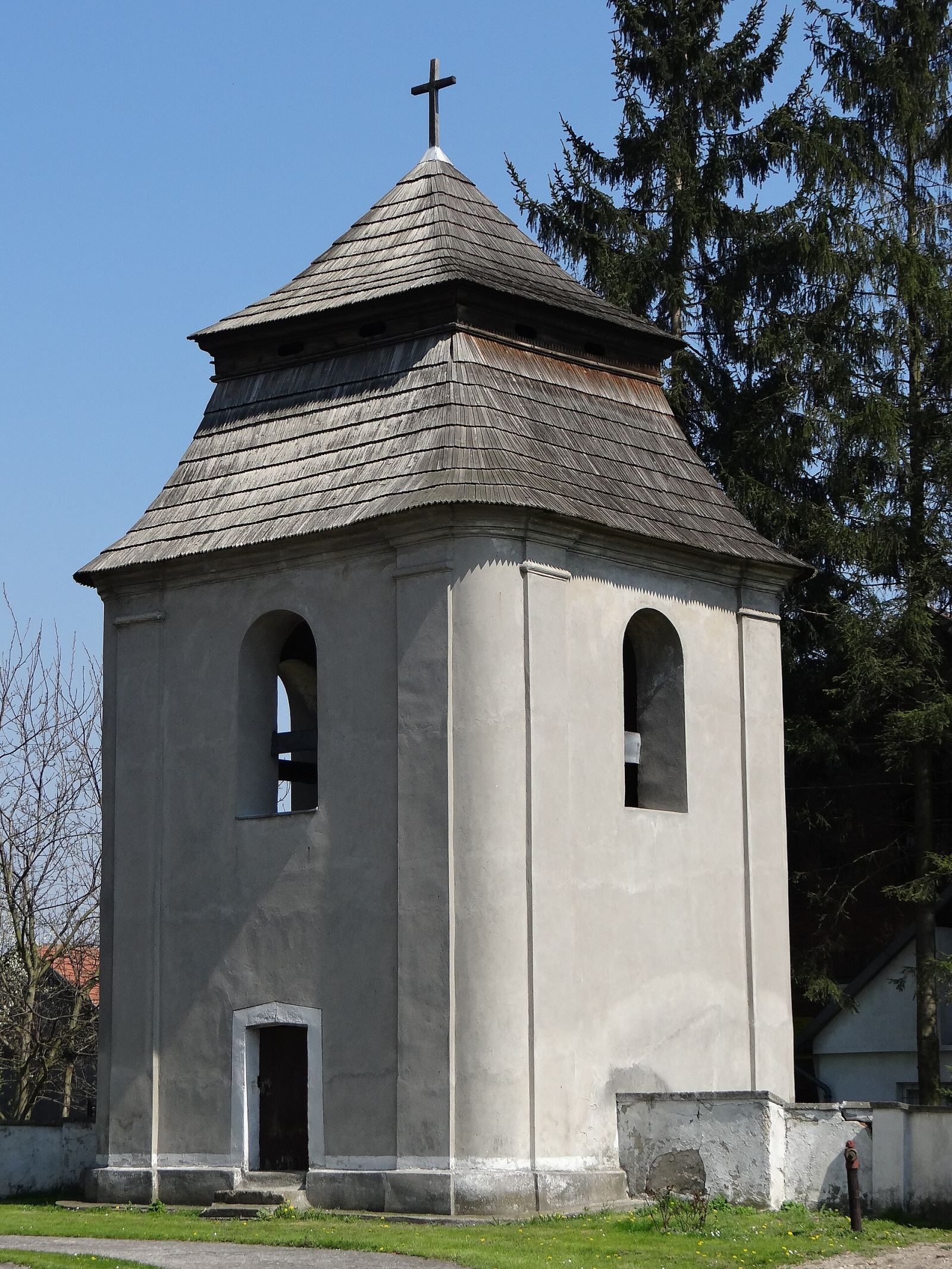 Dzwonnica, Niedźwiedź