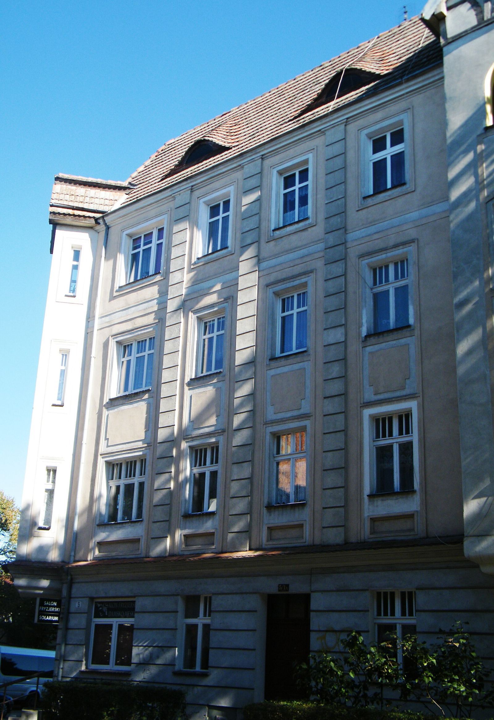 Dom, Brzeg