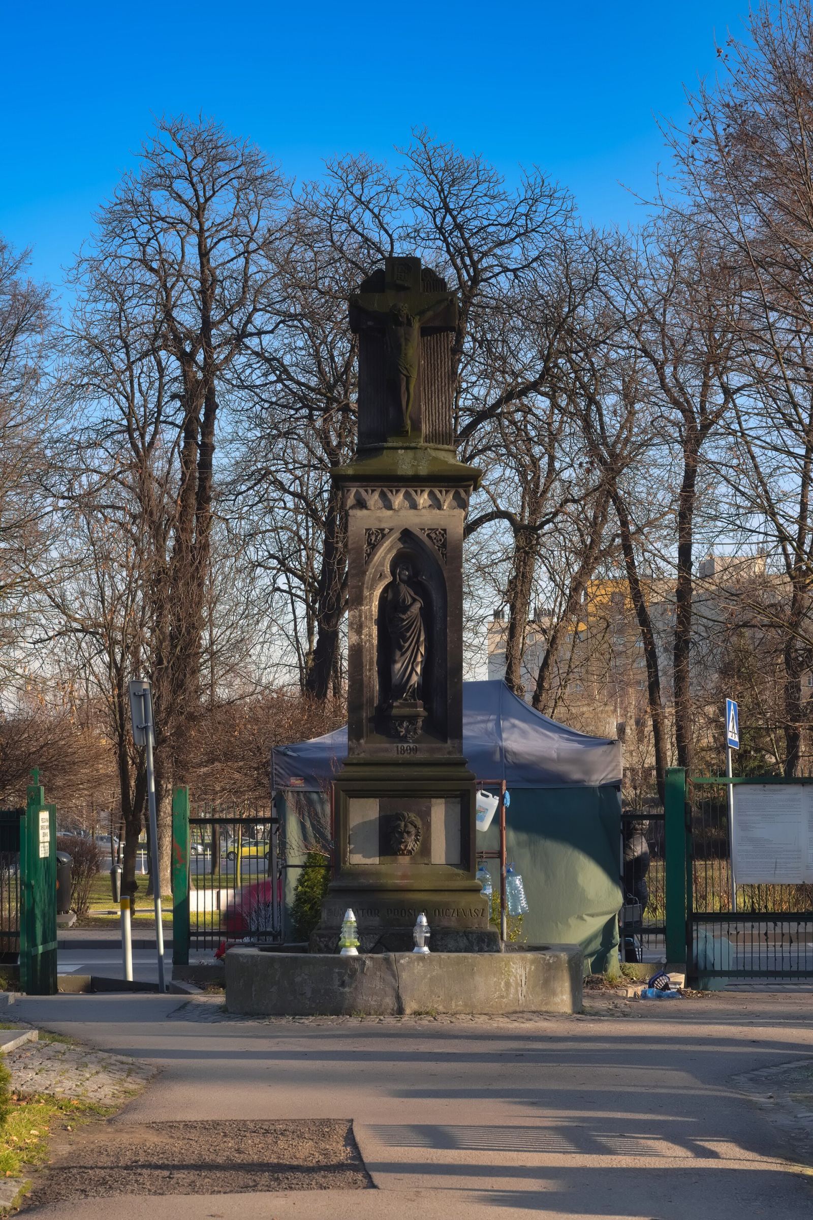 Krzyż cmentarny ze studzienką, Katowice