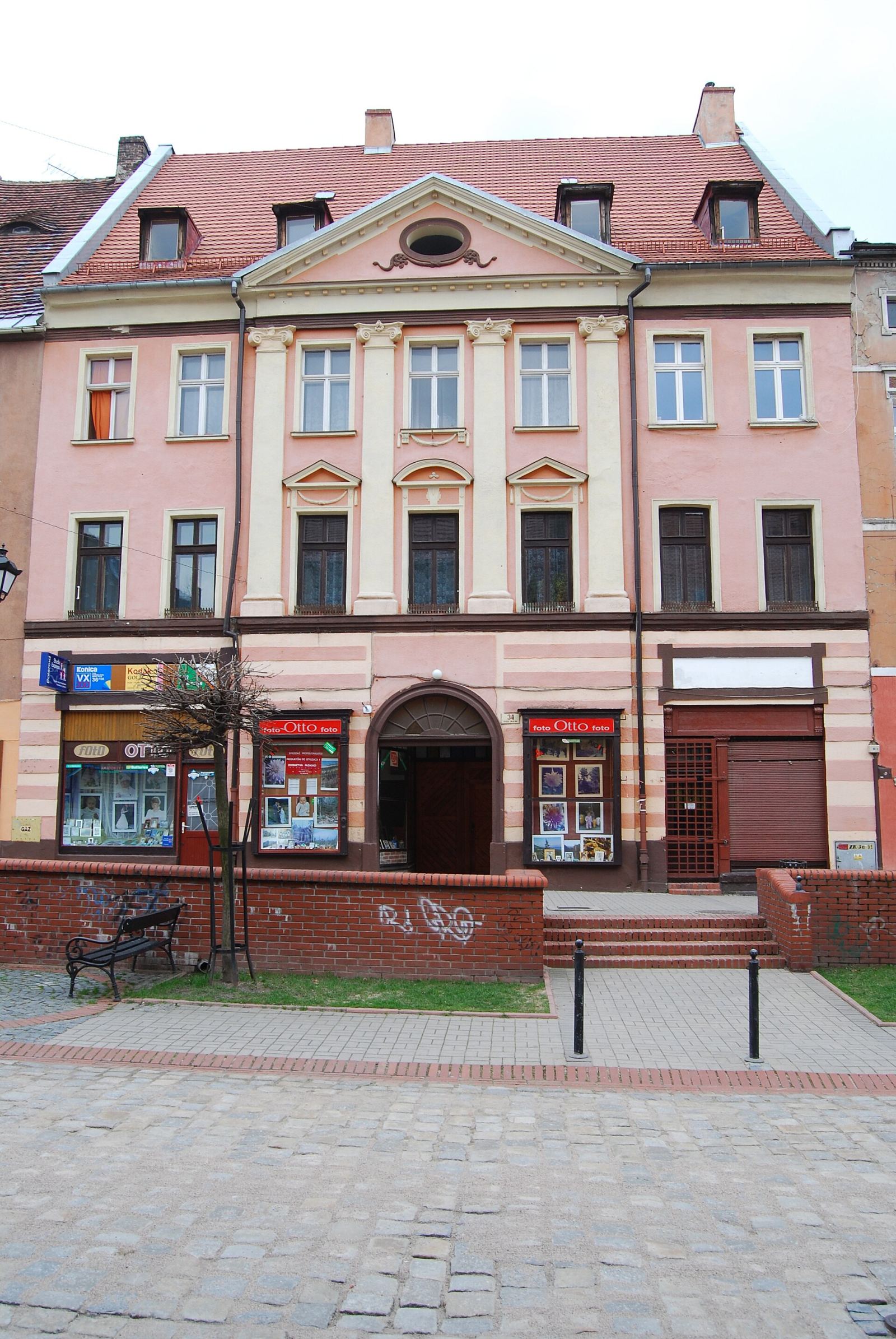 Dom, Kowary