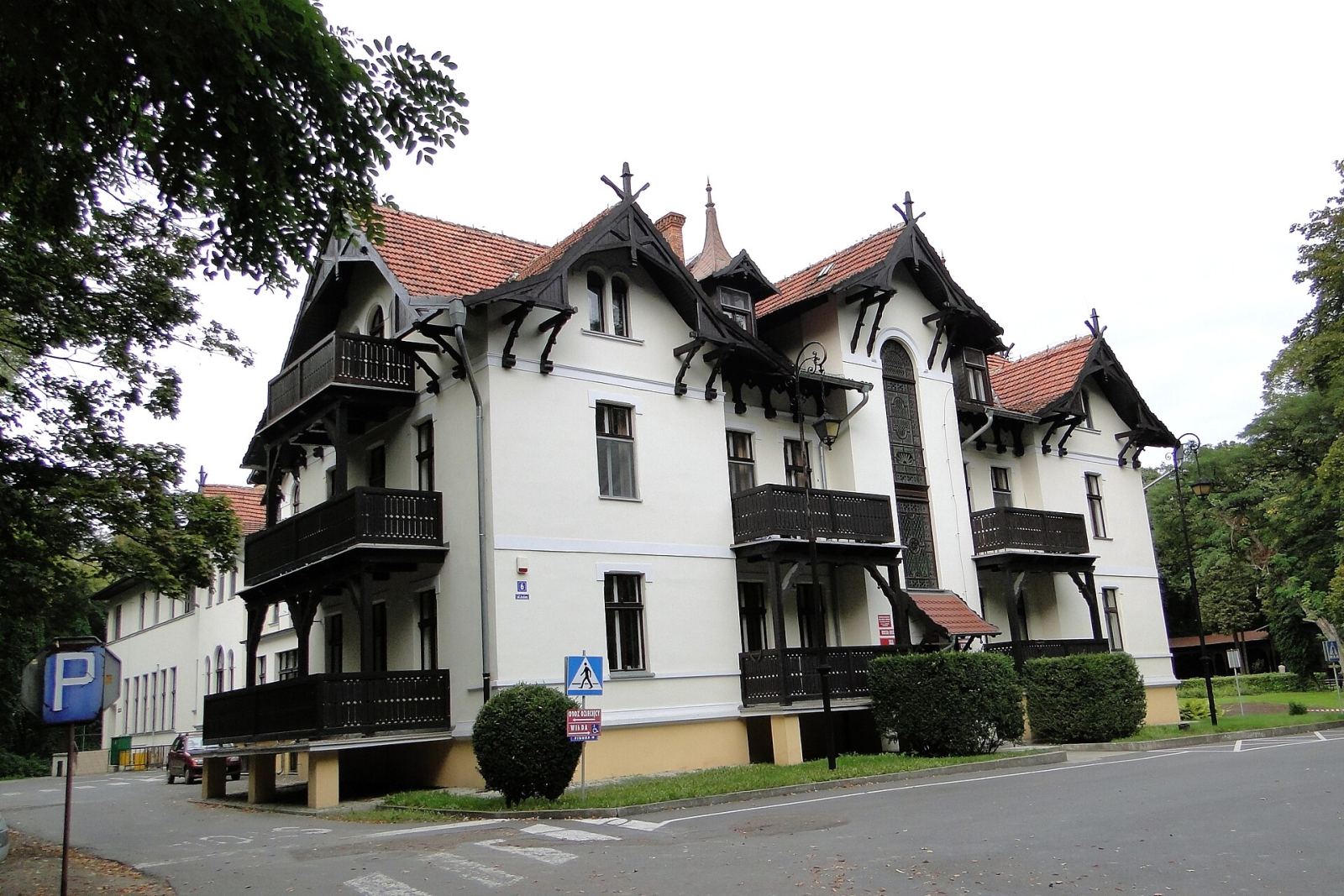 Budynek główny, Ludwikowo