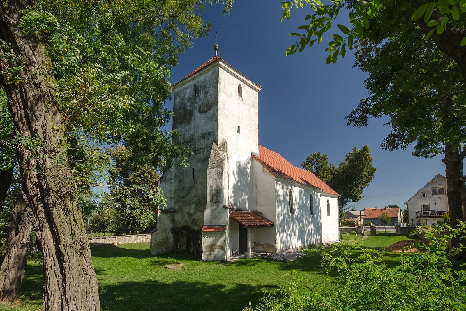 Kościół filialny pw. św. Jadwigi, Dębice