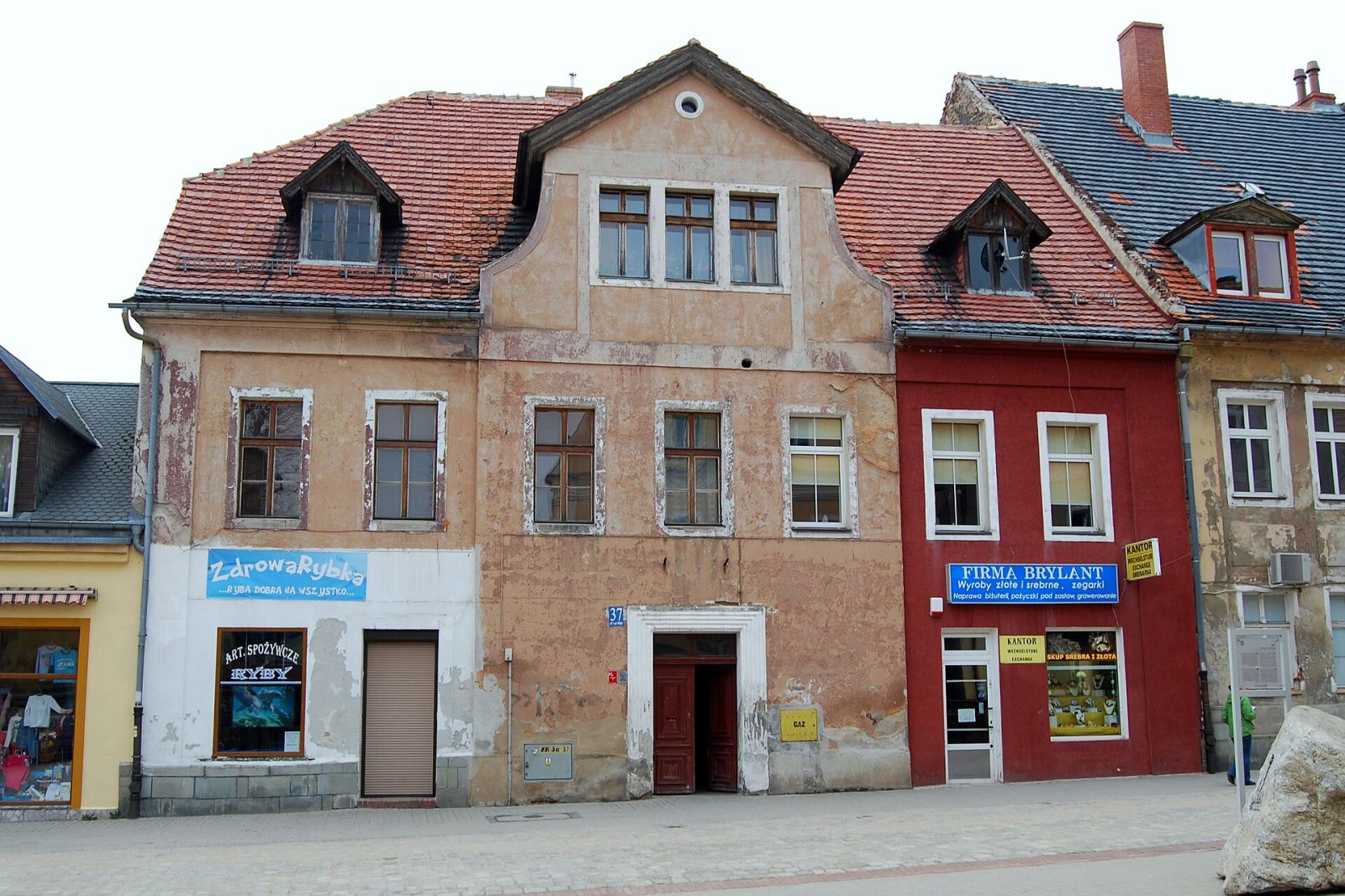 Dom, Kowary
