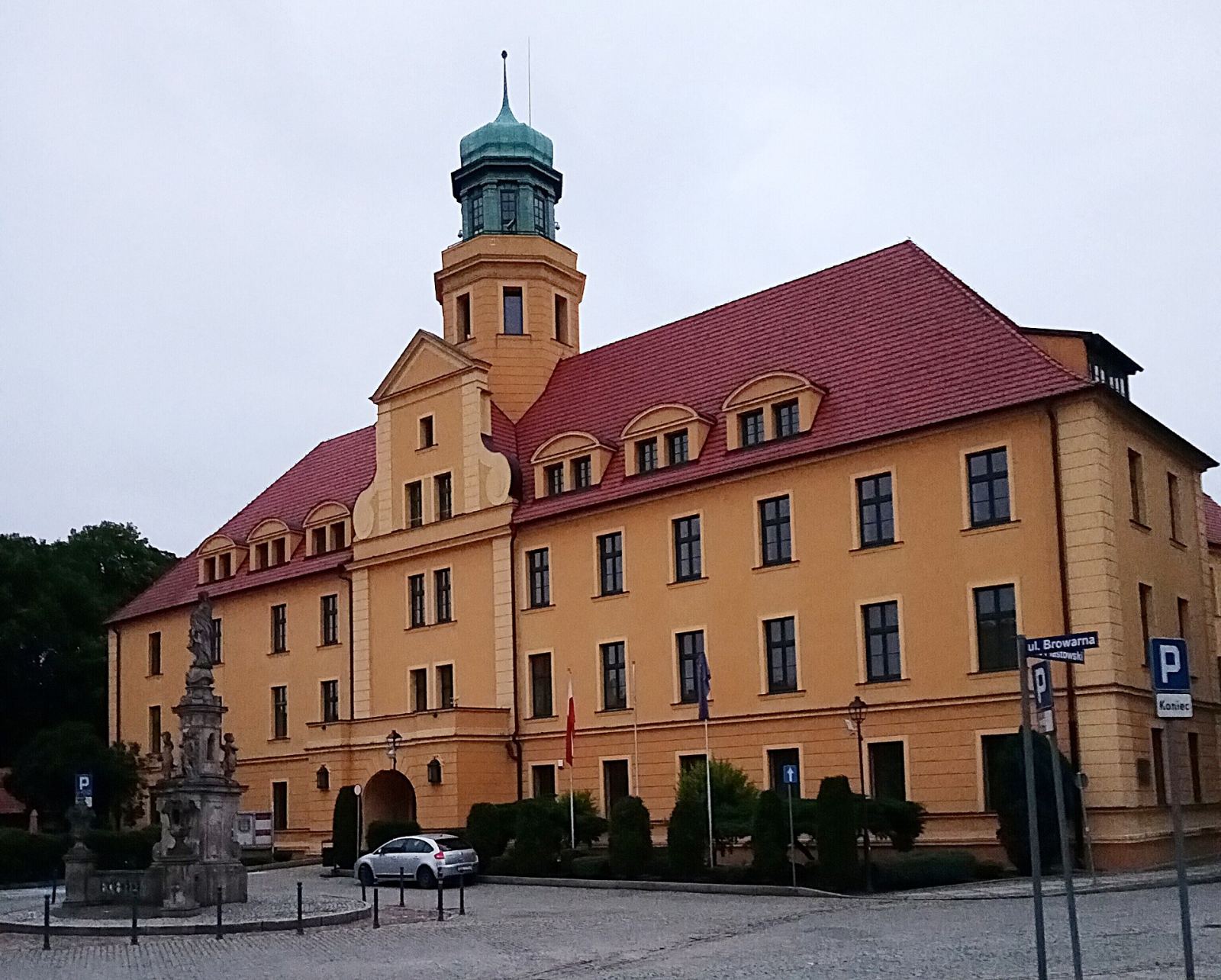 Figura Matki Boskiej w otoczeniu Aniołów, Wołów
