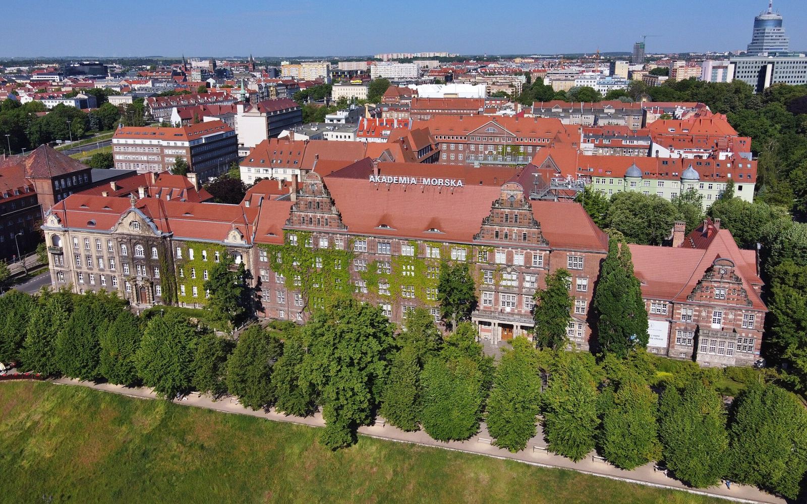 Gmach Naddyrekcji Ceł, ob. Wyższa Szkoła Morska, Szczecin