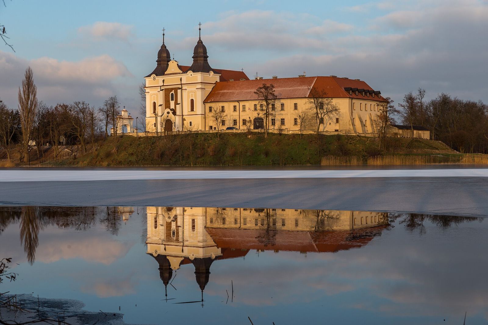 Klasztor, Mogilno