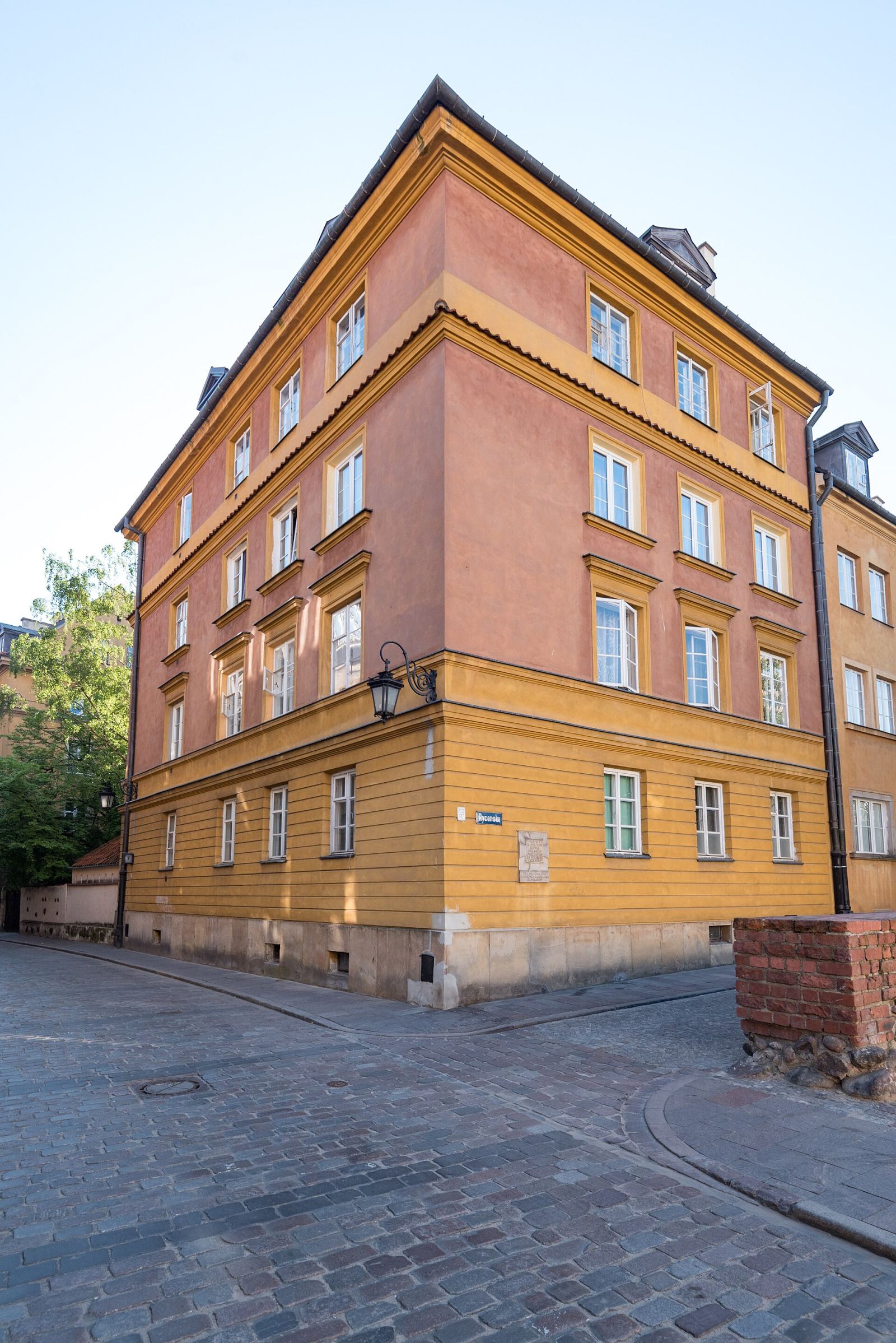 Kamienica z oficynami, Warszawa