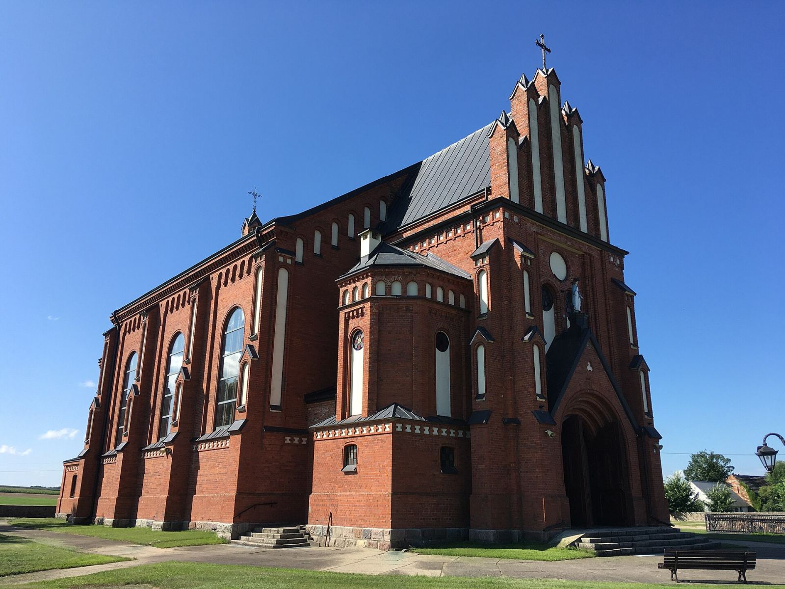 Kościół parafialny pw. Narodzenia Najświętszej Marii Panny, Słucz