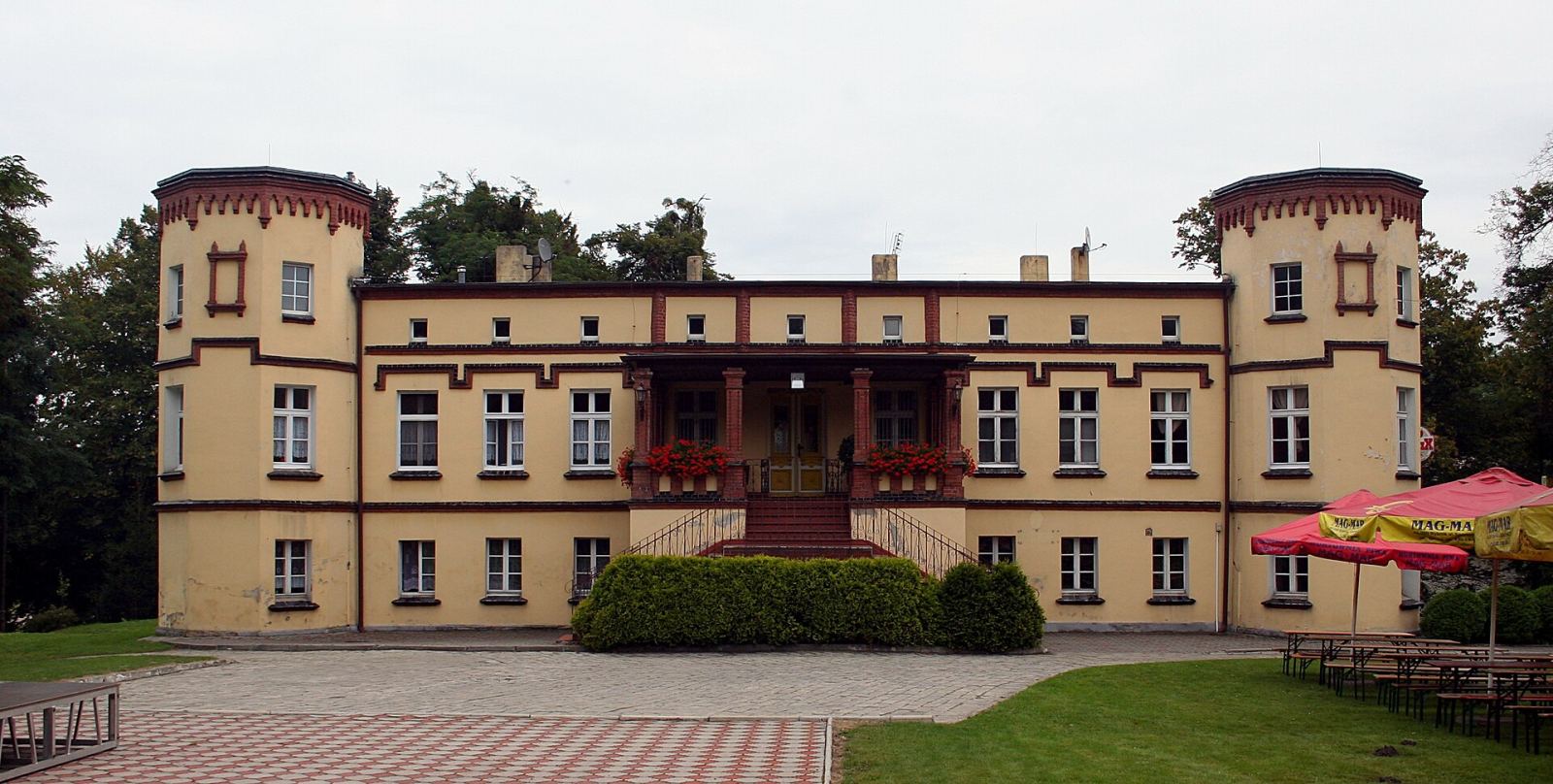 Pałacyk, Czernica