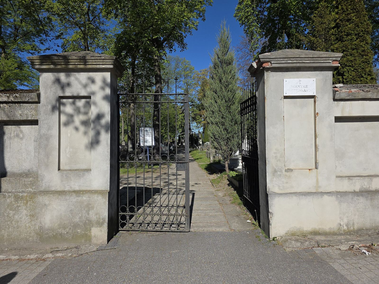 Ogrodzenie z bramą, Piotrków Trybunalski
