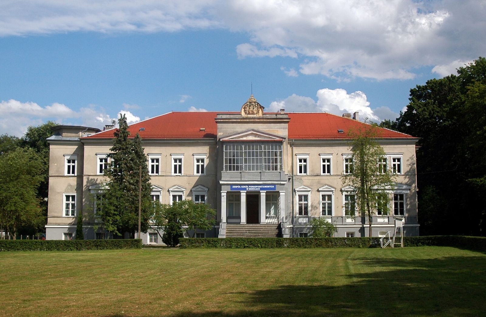 Pałac, ob. szkoła, Benice