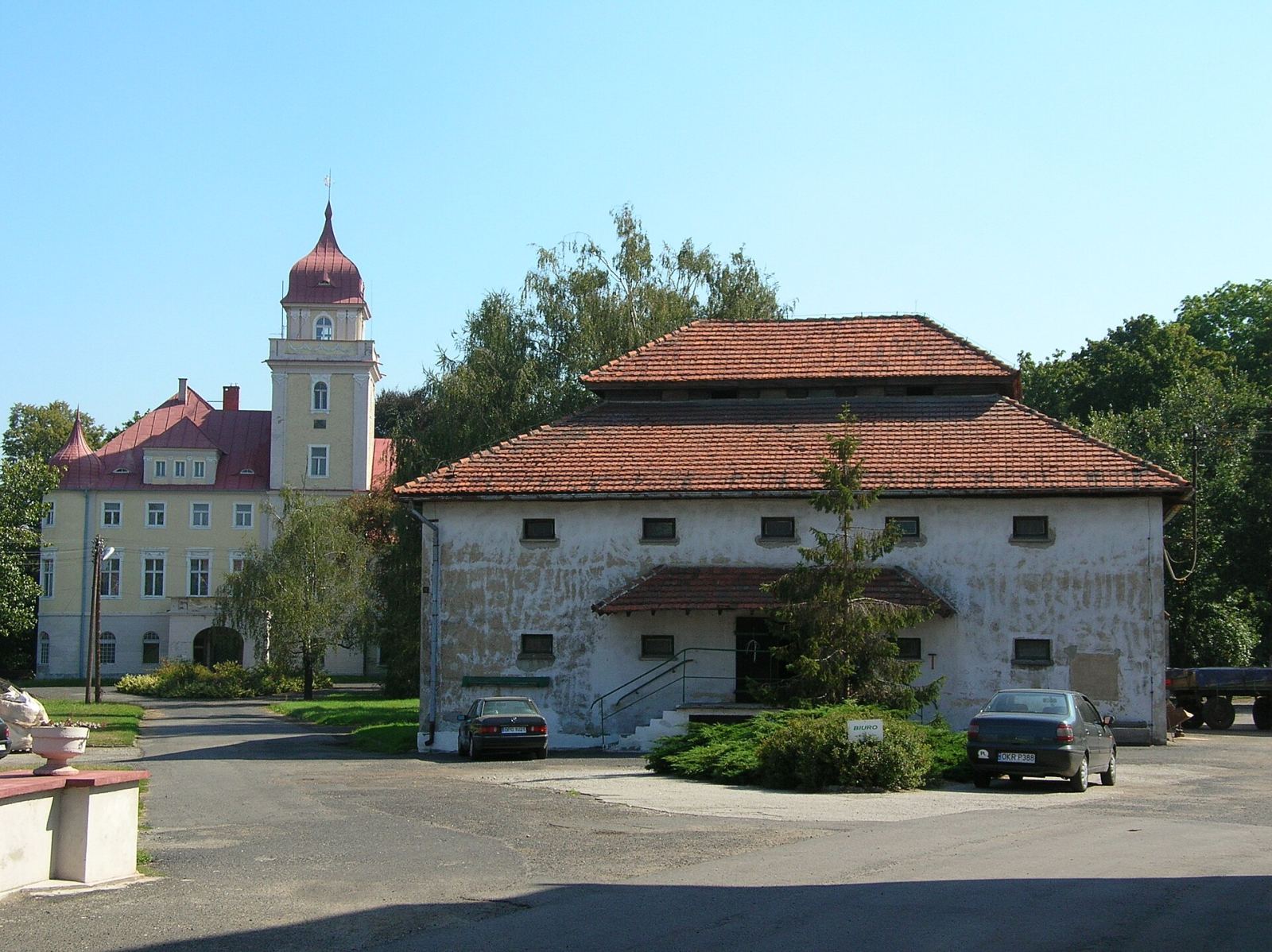 Pałac, Dąbrówka Górna