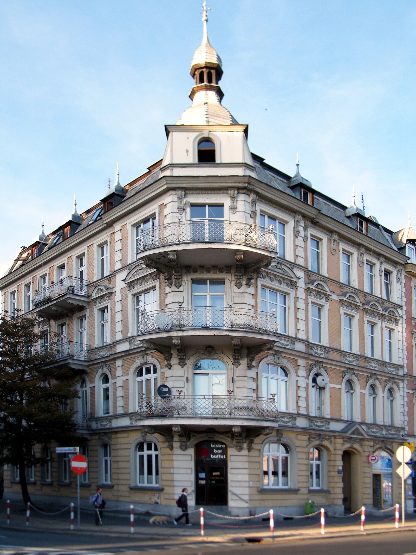 Dom, Opole