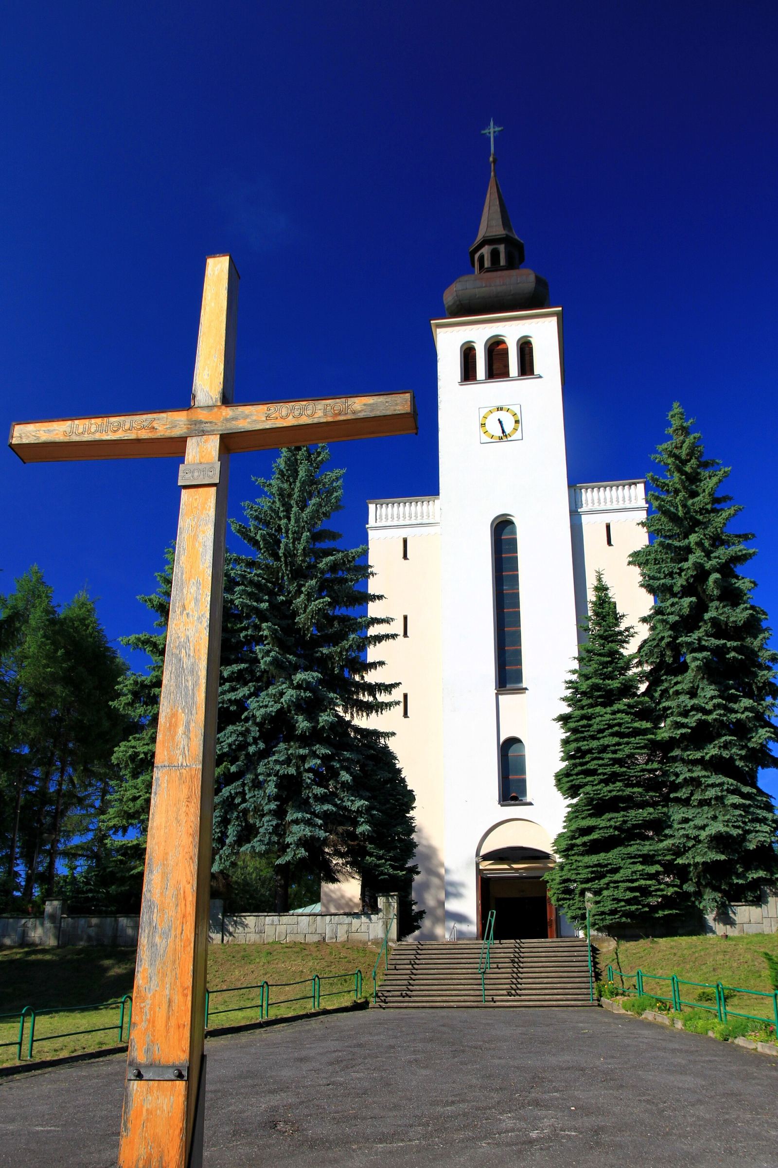 Kościół parafialny pw. Nawiedzenia Najświętszej Marii Panny, Połomia