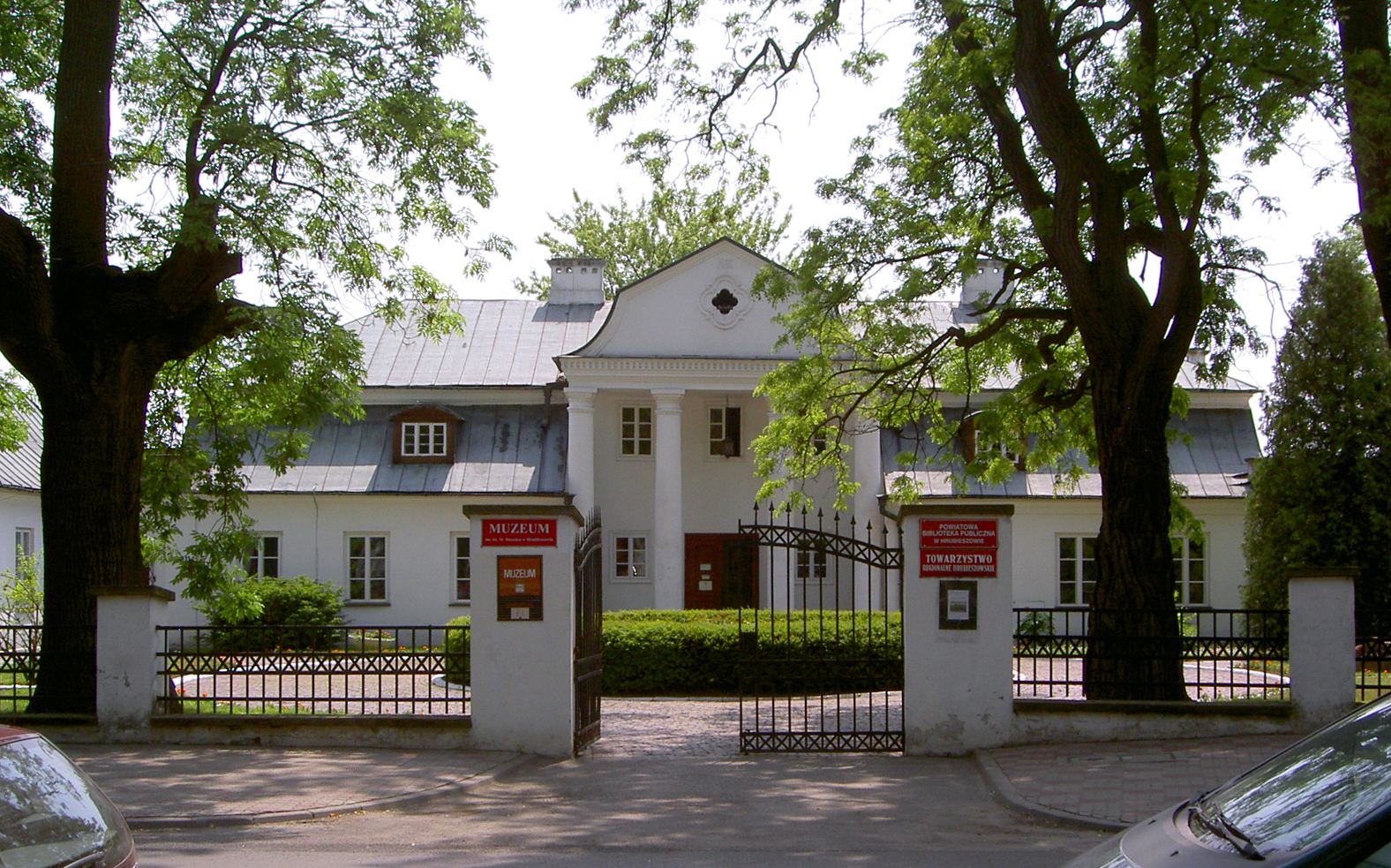 Dwór tzw. Du Chateau, ob. muzeum, Hrubieszów