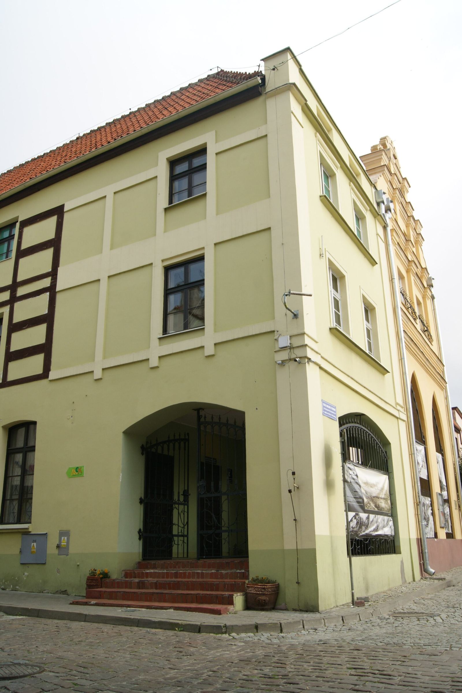 Dom, Gniew