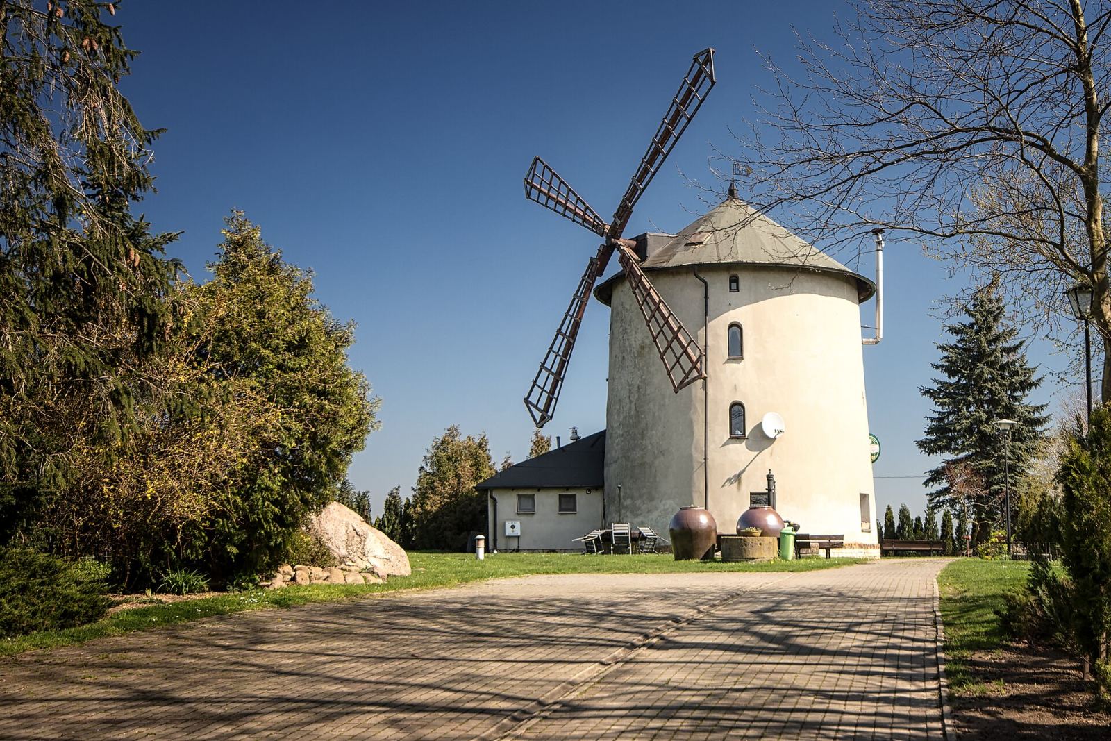 Wiatrak holender, Łowkowice