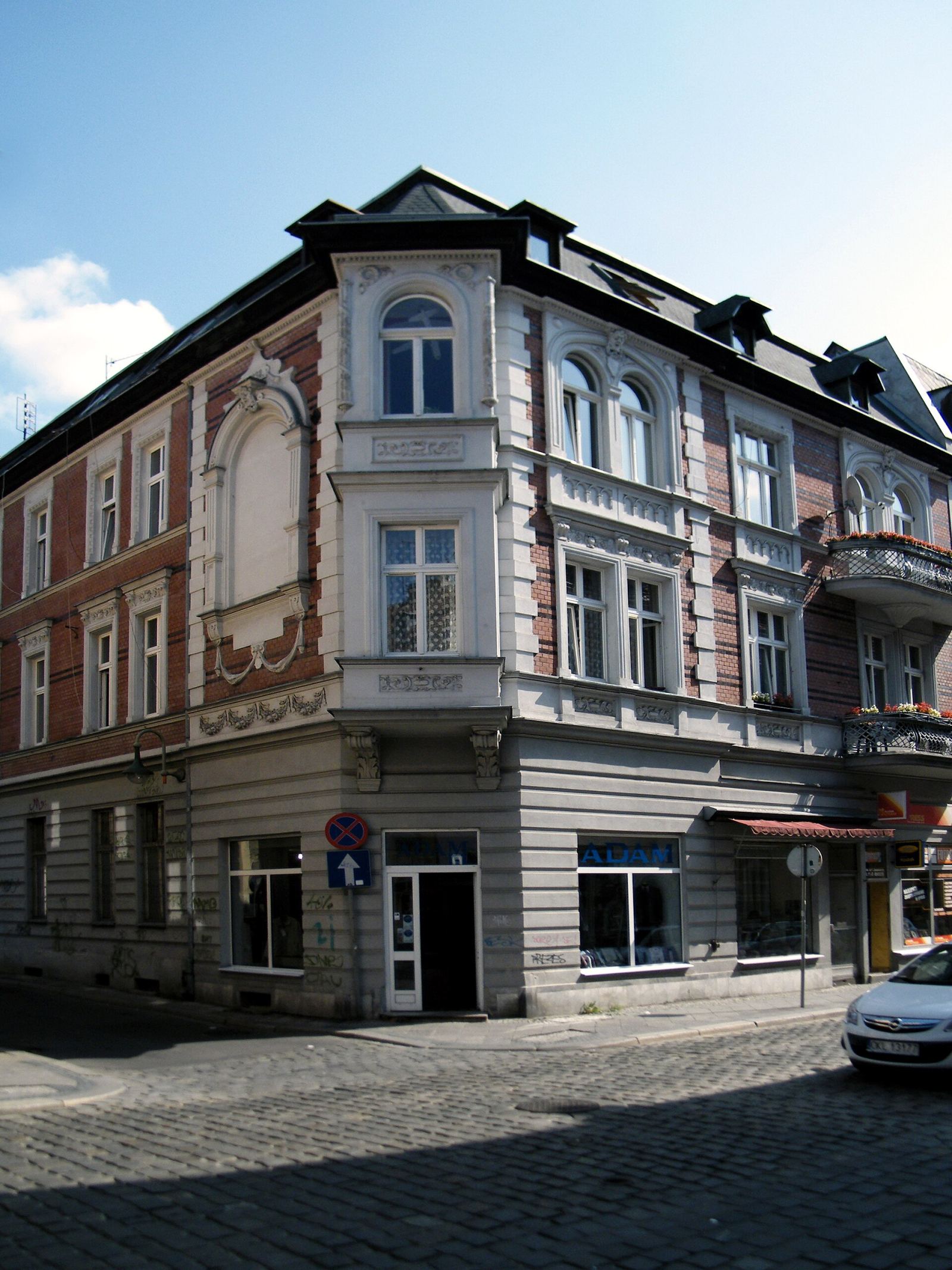 Dom, Opole