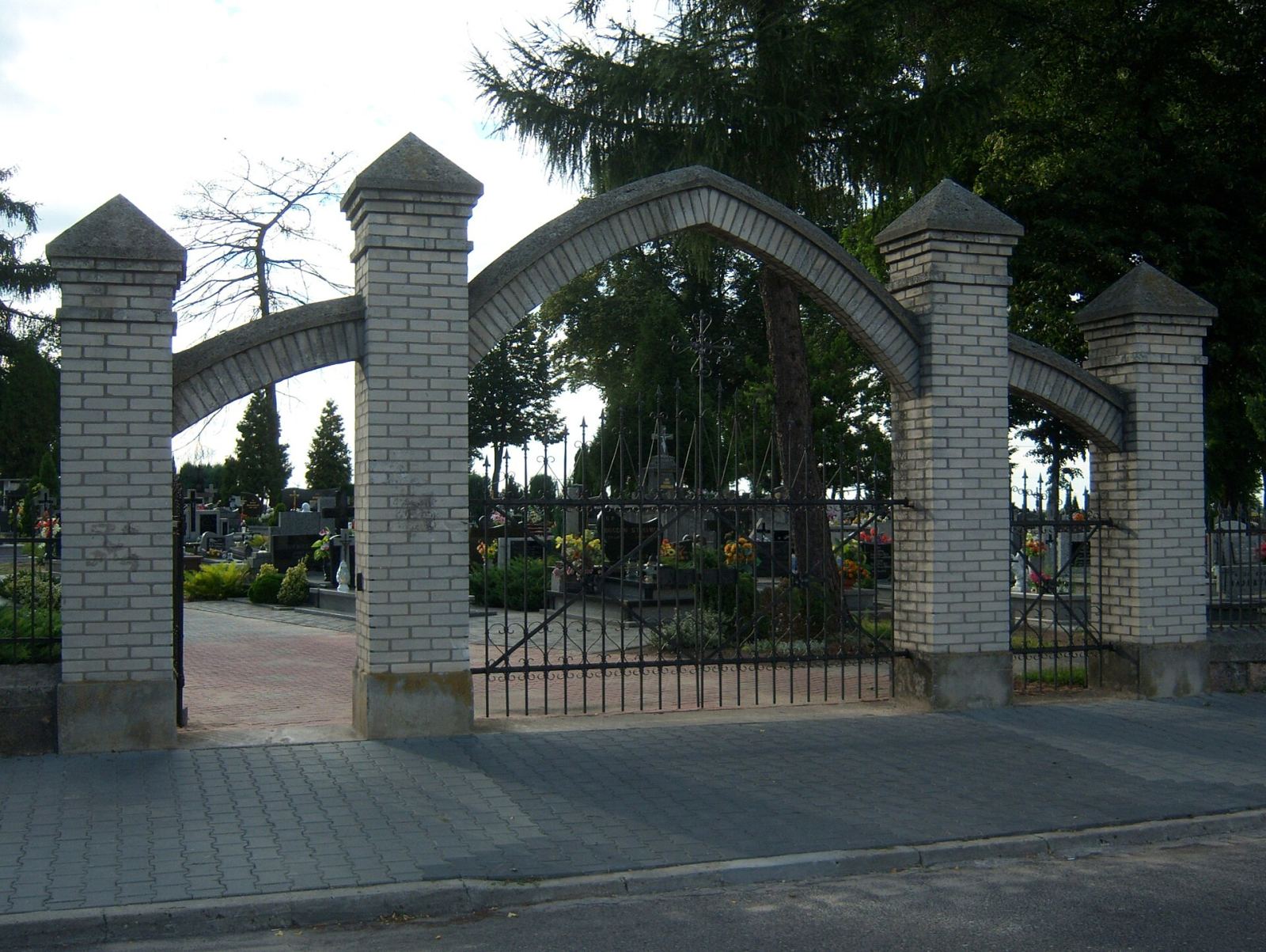 Cmentarz rzymskokatolicki, Kleczew