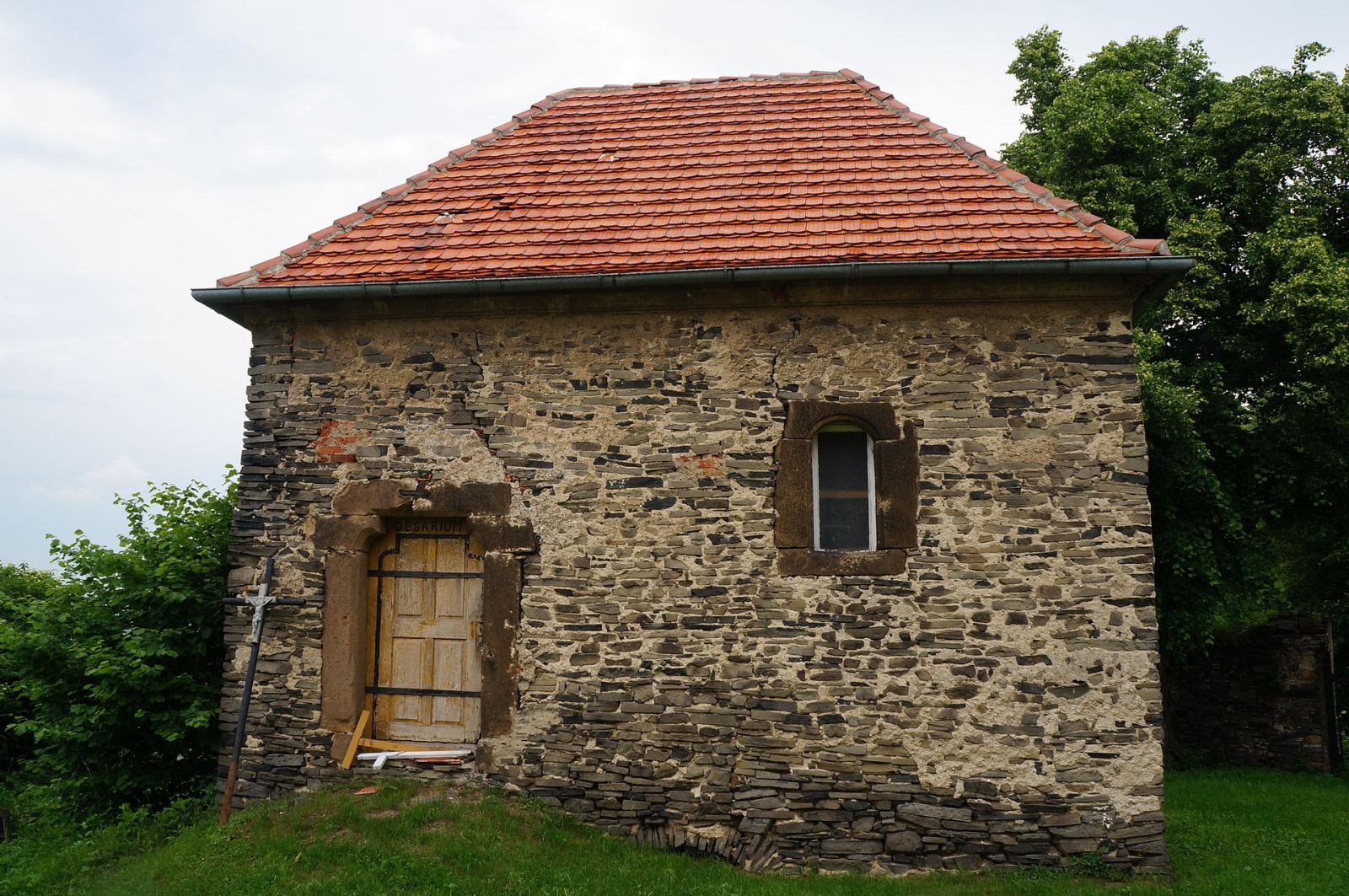 Kaplica cmentarna, Słup